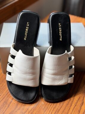 Liz Claiborne White Leather Slide Sandals with Side Straps